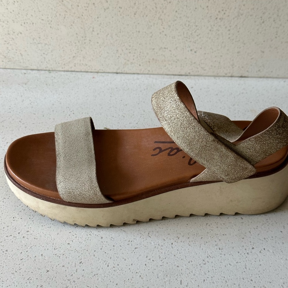 Sandals - Picture 2 of 4